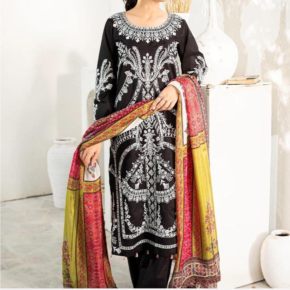 Elegant Black and White Kurta with Vibrant Dupatta and Pants